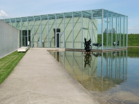 Raketenstation Hombroich : Die Langen Foundation ist ein Kunst- und Ausstellungsgebäude, Architektur von Tadao Ando